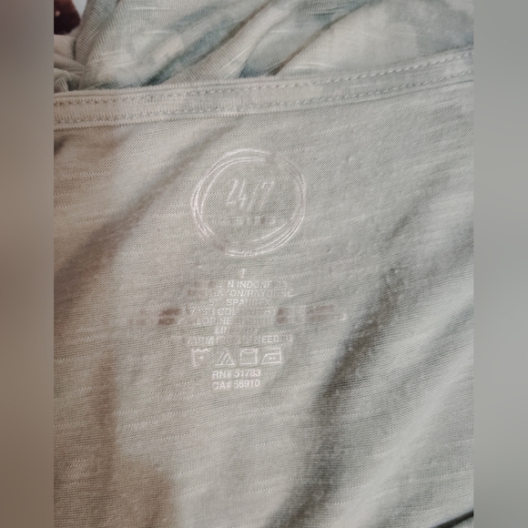 2 For $25 Maurices Light Blue Tie-Dye Cold Shoulder Top Size 1 - Picture 5 of 6